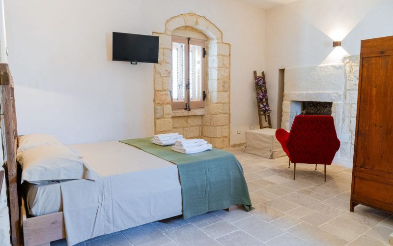 Professione Vacanze Otranto propone Casa Vacanza Caterina a Otranto, situata in Via Pioppi 64. Casa Caterina è un esclusivo appartamento di 50 mq, ricavato all’interno di una torre storica del 1590 sapientemente ristrutturata, combina il fascino dell’antico con il comfort moderno, offrendoti un’atmosfera accogliente e suggestiva.